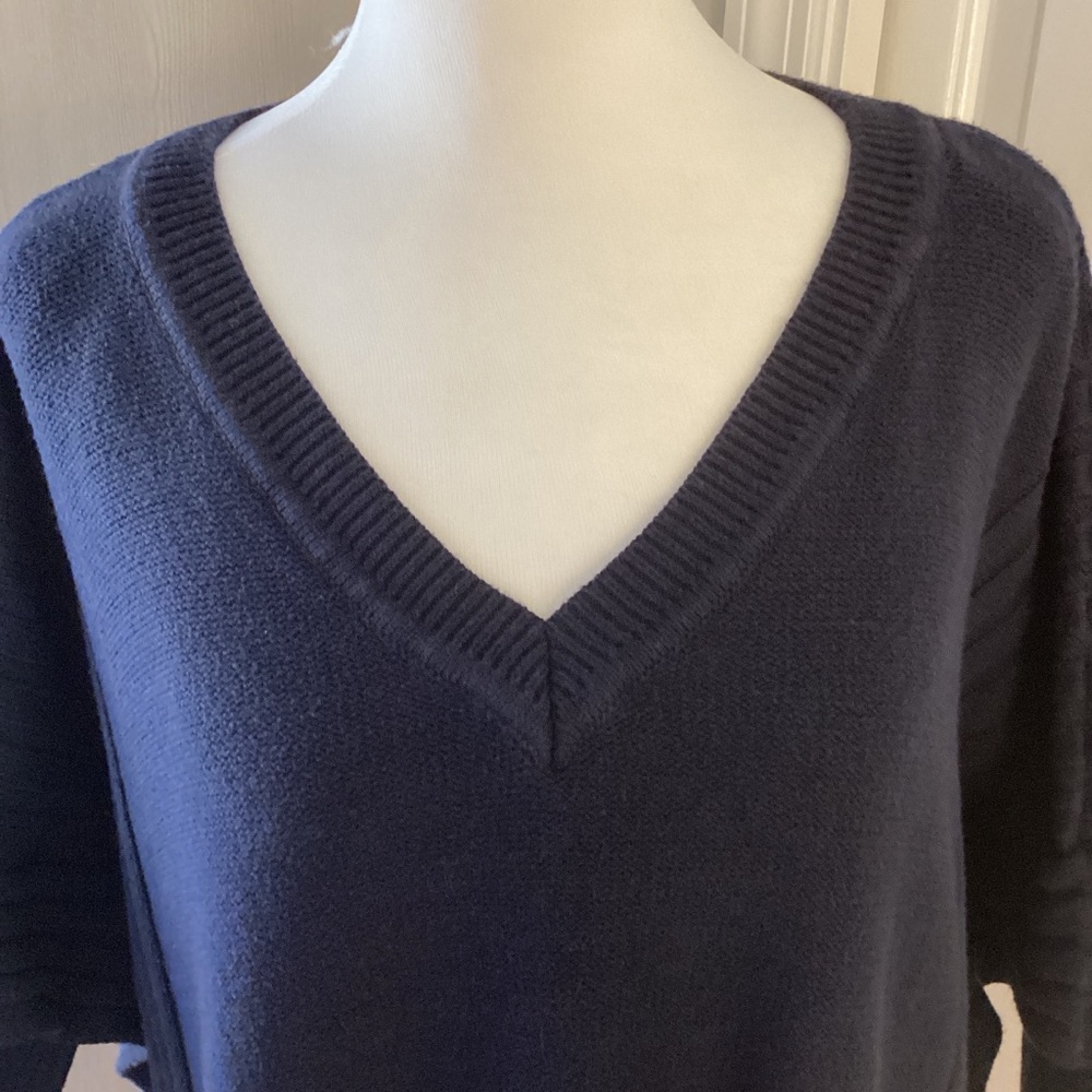 Simply Vera Vera Wang Navy V-Neck Knit Sweater Sz S/M - Picture 2 of 9